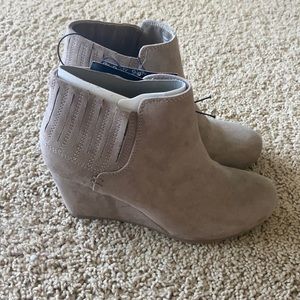 Taupe wedge booties size 7 NWT